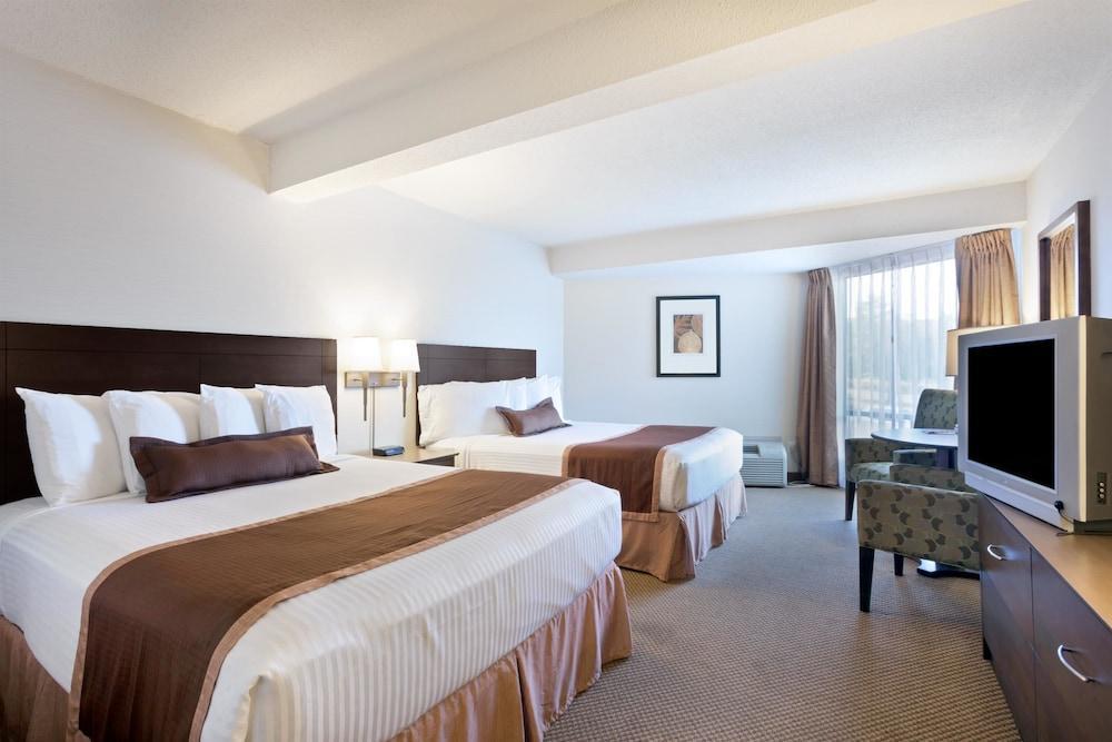 Ramada By Wyndham Kamloops Exterior foto