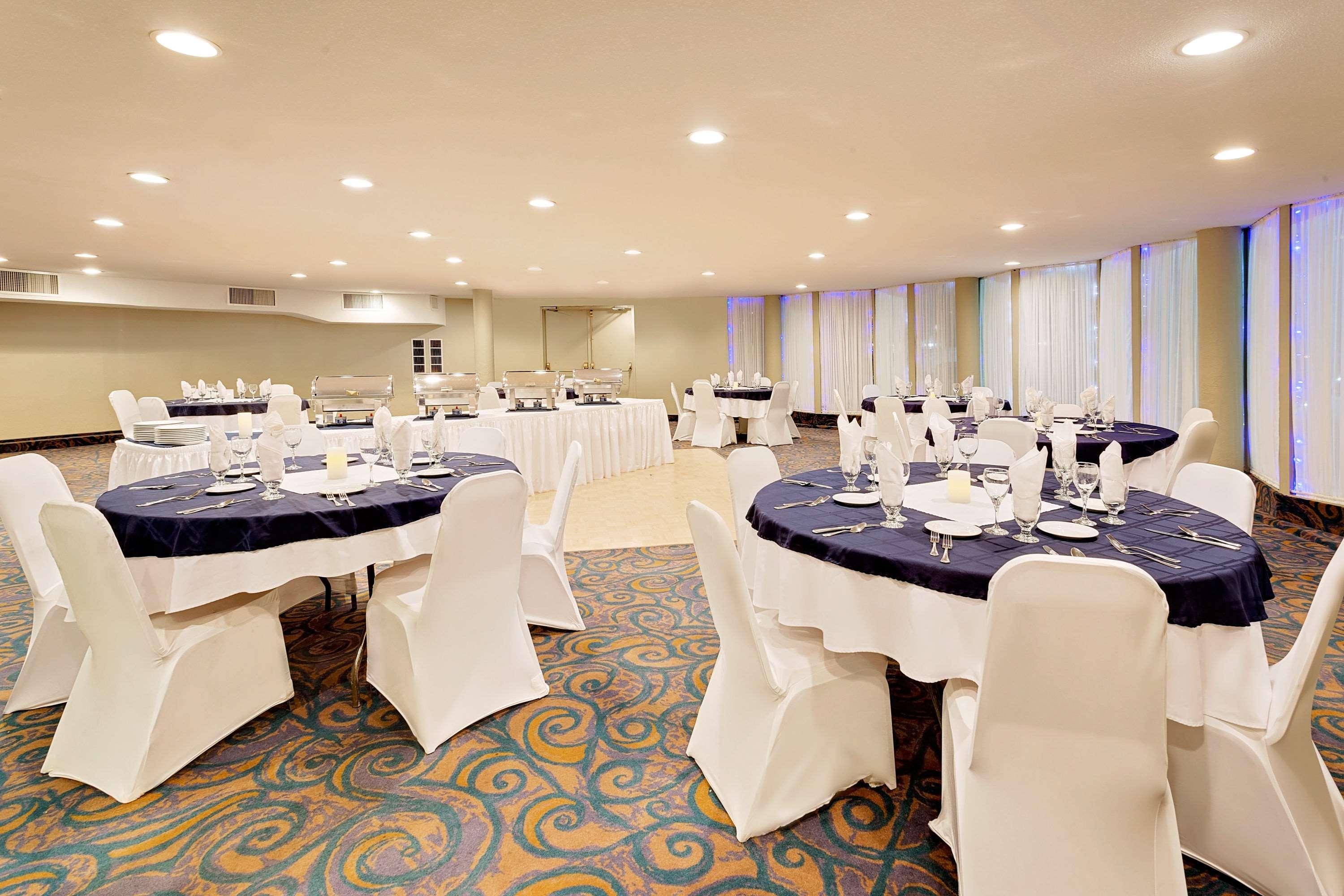 Ramada By Wyndham Kamloops Exterior foto