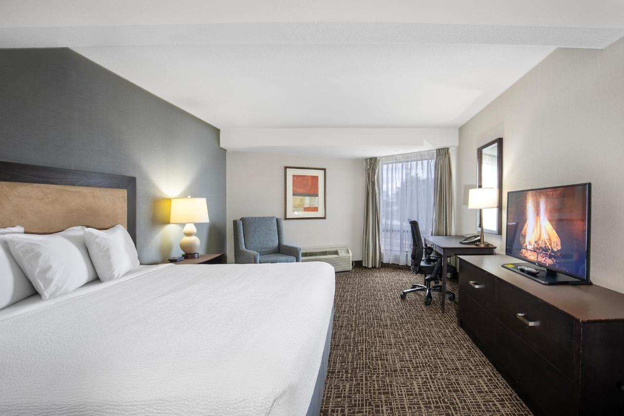 Ramada By Wyndham Kamloops Exterior foto