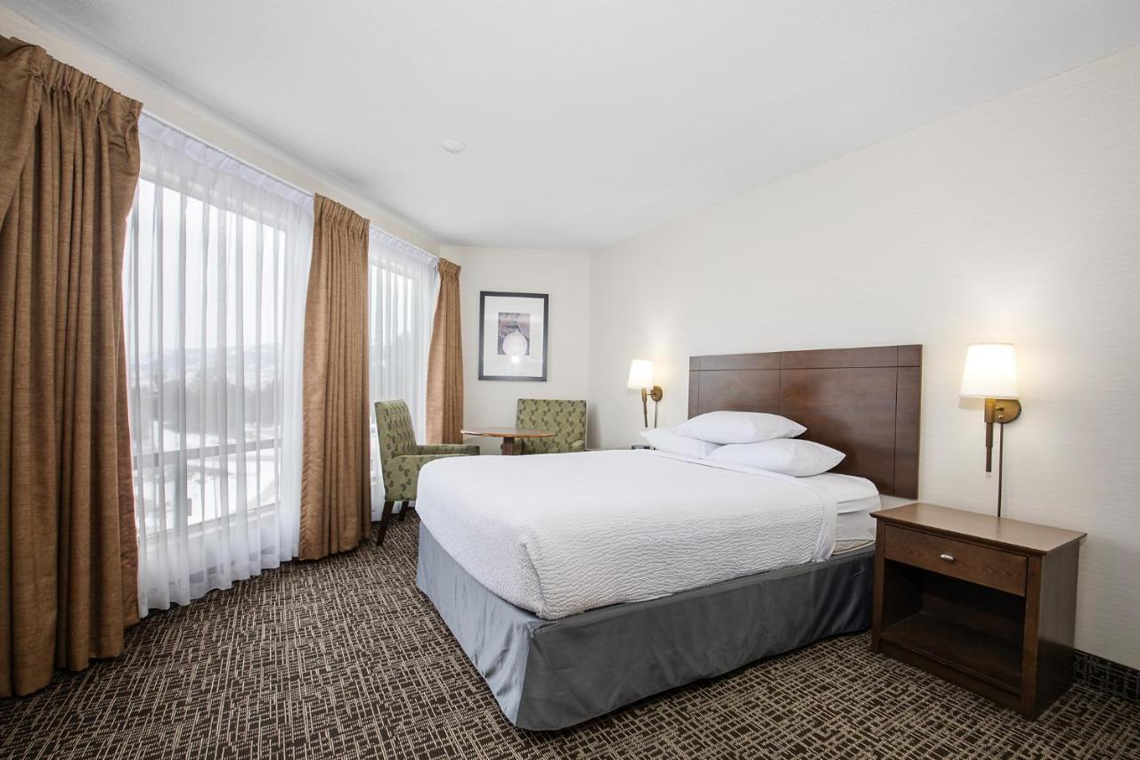 Ramada By Wyndham Kamloops Exterior foto