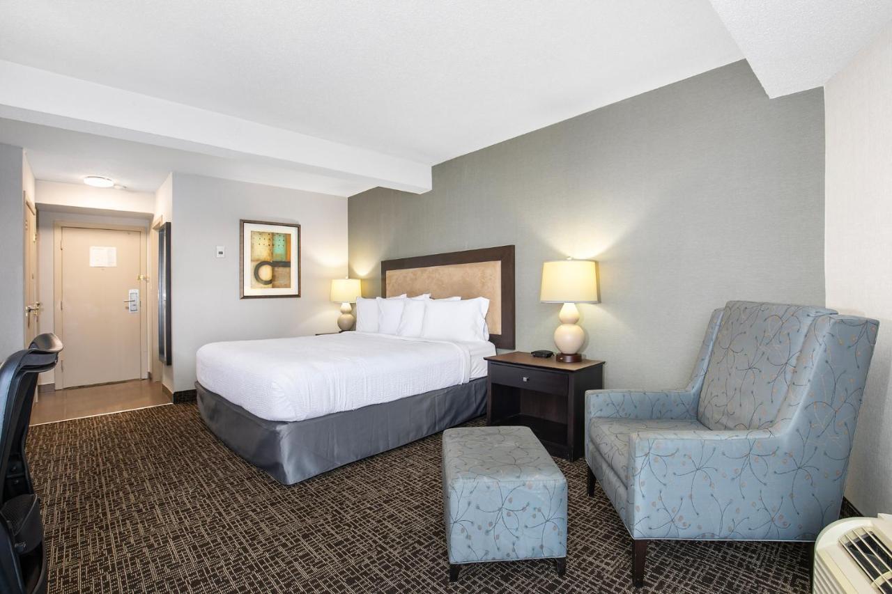 Ramada By Wyndham Kamloops Exterior foto