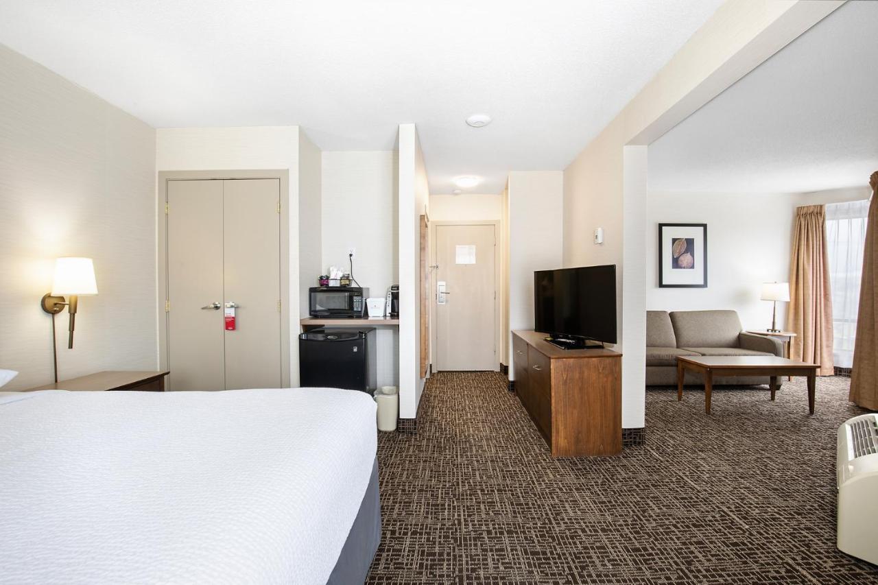 Ramada By Wyndham Kamloops Exterior foto