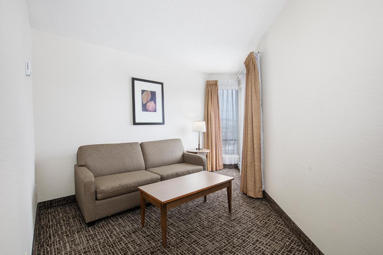 Ramada By Wyndham Kamloops Exterior foto