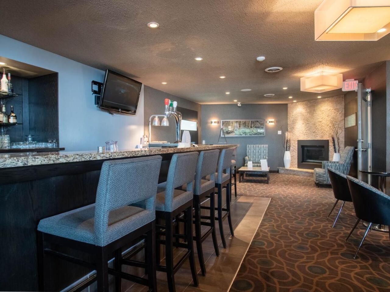 Ramada By Wyndham Kamloops Exterior foto